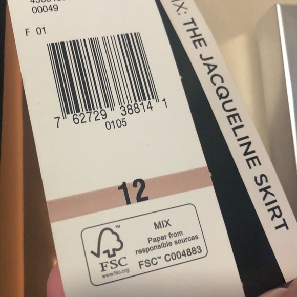 Jones New York Skirt Size 12-Black. New With Tags and Never Worn ! - Picture 3 of 5